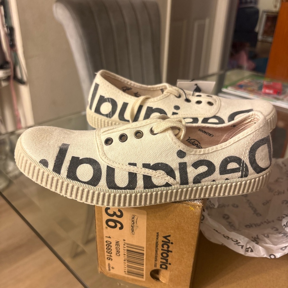 Women's Canvas Athletic Shoes - Cream
